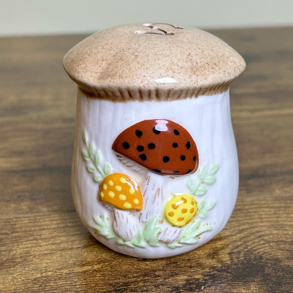 VTG Mushroom Salt Shaker 1970s Style Toadstool Kitchen Decor, Cottagecore, Retro